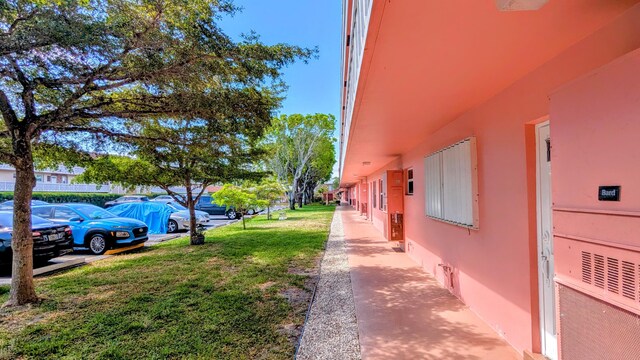view of side of property featuring a lawn