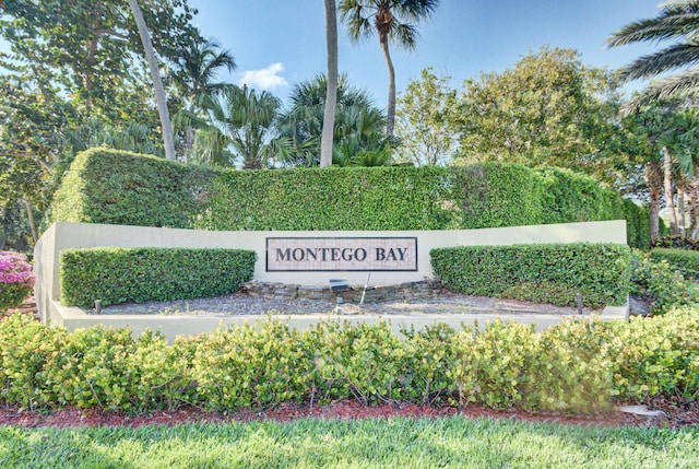 view of community / neighborhood sign