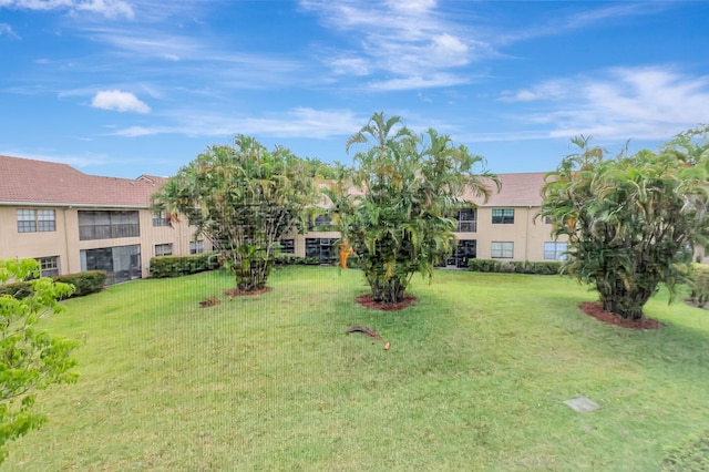 view of property's community featuring a yard
