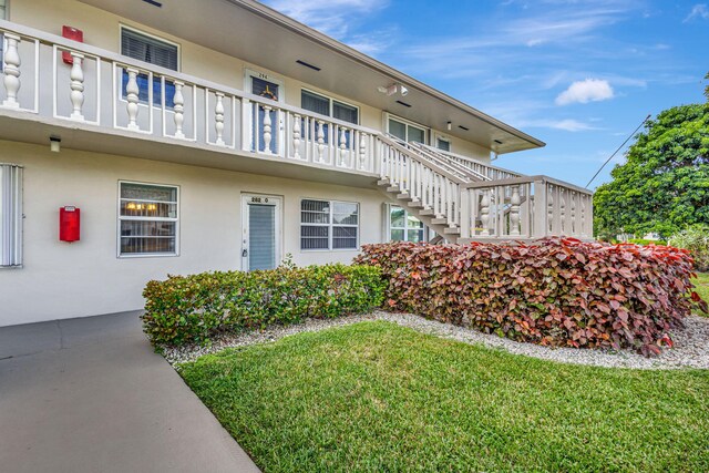282 Northampton O, West Palm Beach, FL 33417 - view of building exterior featuring stairway
