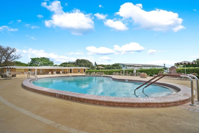282 Northampton O, West Palm Beach, FL 33417 - community pool with a patio