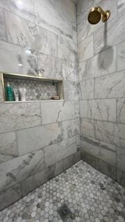 203 Evergrene Pkwy, Palm Beach Gardens, FL 33410 - bathroom with a tile shower