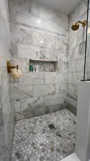 203 Evergrene Pkwy, Palm Beach Gardens, FL 33410 - bathroom featuring tiled shower