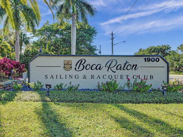 community sign with a lawn