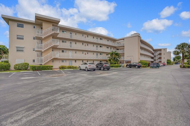 2724 N Garden Dr Unit 302, Lake Worth, FL 33461 - living area with a ceiling fan