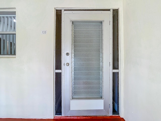 entrance to property with stucco siding