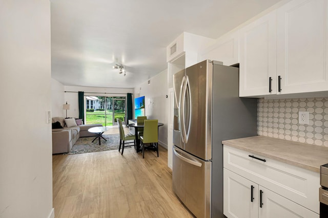 320 Norwood Ter Unit N114, Boca Raton, FL 33431 - kitchen featuring open floor plan, backsplash, white cabinetry, light countertops, and light wood-style floors