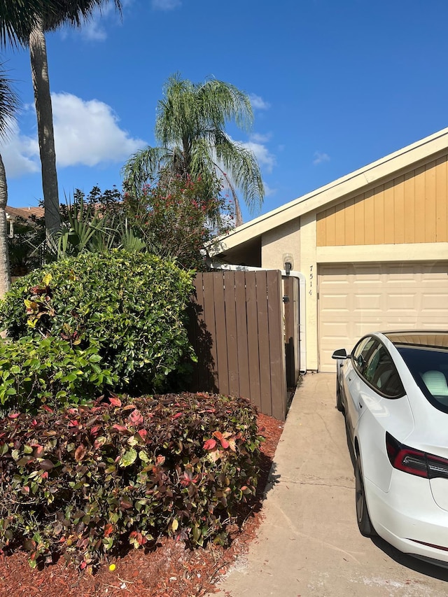 7514 Sierra Dr E, Boca Raton, FL 33433 - view of side of property with a garage