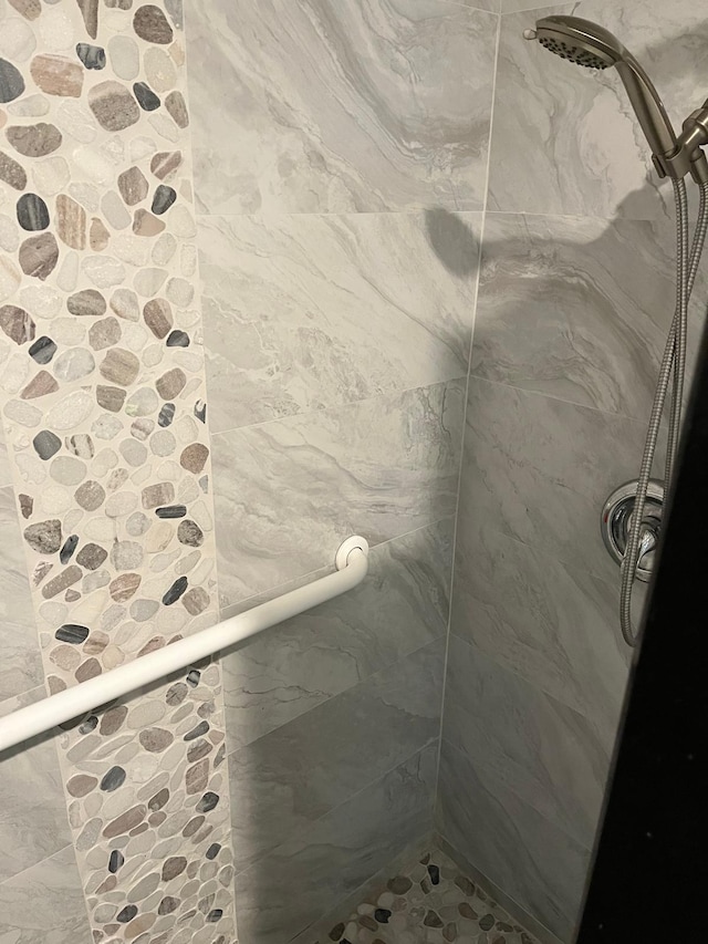 7514 Sierra Dr E, Boca Raton, FL 33433 - bathroom featuring tiled shower