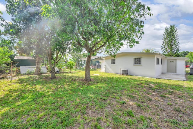 907 Skylark Dr, Fort Pierce, FL 34982 - view of yard featuring cooling unit