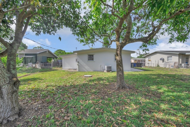 907 Skylark Dr, Fort Pierce, FL 34982 - view of yard with cooling unit