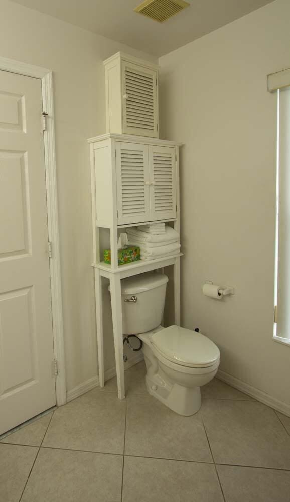 bathroom featuring toilet, tile patterned floors, and baseboards