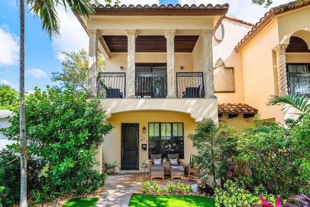 507 SW 17th St, Fort Lauderdale, FL 33315 - rear view of house featuring a balcony, stucco siding, and a porch