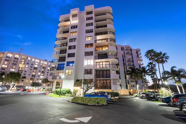 view of apartment building / complex with uncovered parking
