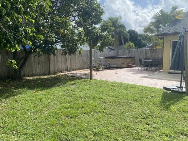 view of yard with a patio area