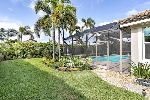 3333 Southern Cay Dr, Jupiter, FL 33477 - swimming pool featuring a lawn