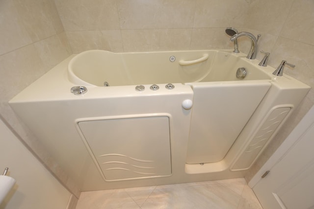3230 S Ocean Blvd Unit D511, Palm Beach, FL 33480 - full bath with a whirlpool tub