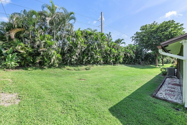 3839 Coco Loba Ln, Boynton Beach, FL 33436 - view of green lawn featuring cooling unit