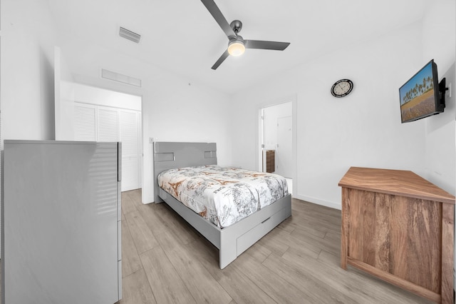 bedroom featuring light wood finished floors and ceiling fan