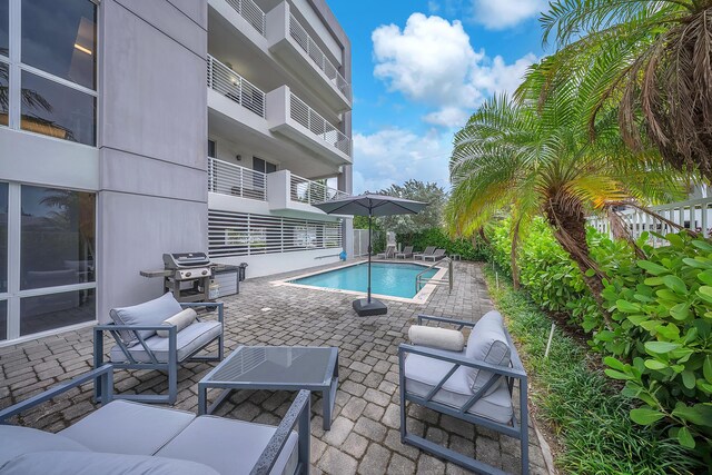 view of swimming pool featuring a patio and an outdoor hangout area
