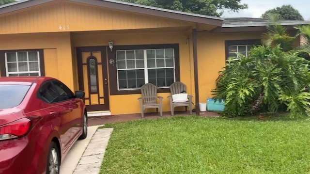 417 SW 8th Ave, Delray Beach, FL 33444 - view of front of house with a front yard and stucco siding
