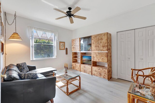 9564 Crescent View Dr N, Boynton Beach, FL 33437 - living area featuring light wood-type flooring, ceiling fan, and baseboards
