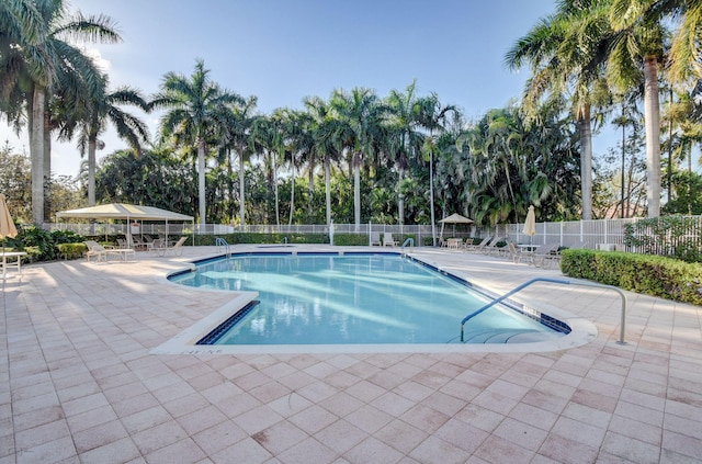 9564 Crescent View Dr N, Boynton Beach, FL 33437 - community pool featuring a patio, fence, and view of wooded area