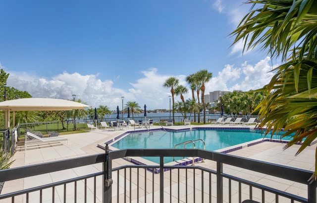 901 E Camino Real Unit 7C, Boca Raton, FL 33432 - community pool with fence and a patio