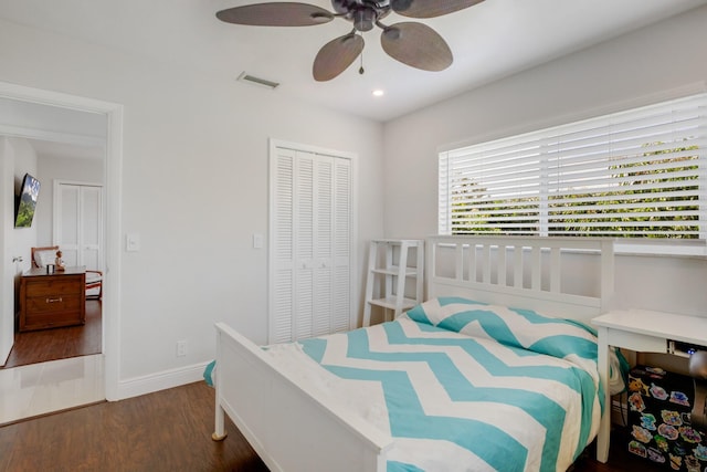 bedroom featuring wood finished floors, a closet, baseboards, ceiling fan, and recessed lighting