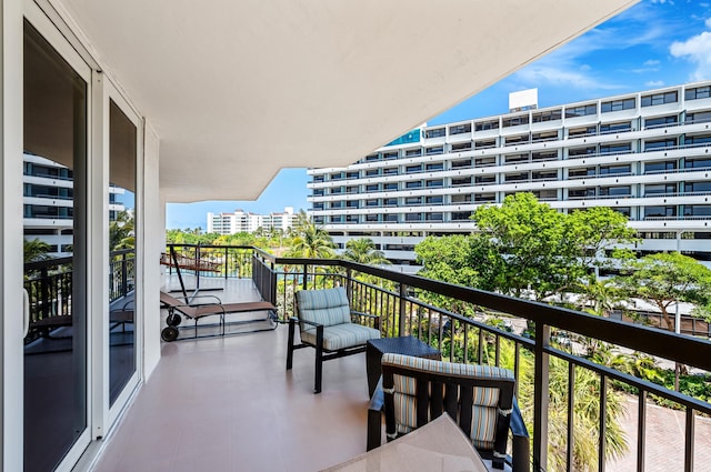 901 E Camino Real Unit 4C, Boca Raton, FL 33432 - balcony featuring a view of city