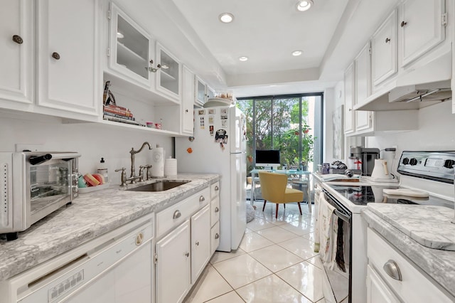 903 Bridgewood Pl, Boca Raton, FL 33434 - kitchen with white appliances, a sink, white cabinets, and recessed lighting