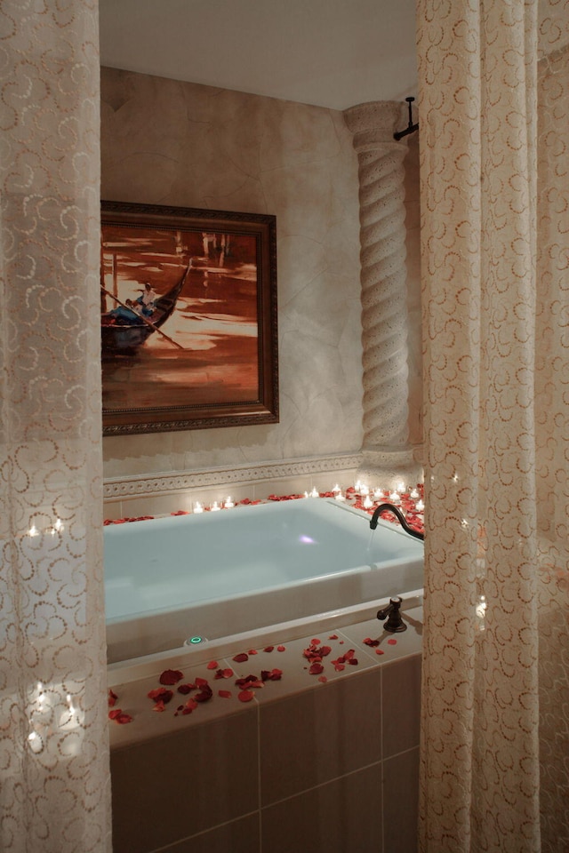 903 Bridgewood Pl, Boca Raton, FL 33434 - bathroom with a bath