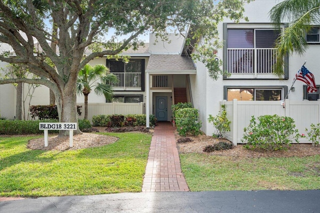 townhome / multi-family property featuring stucco siding