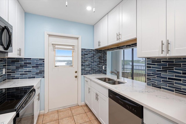 kitchen with dishwasher, a sink, healthy amount of natural light, and backsplash