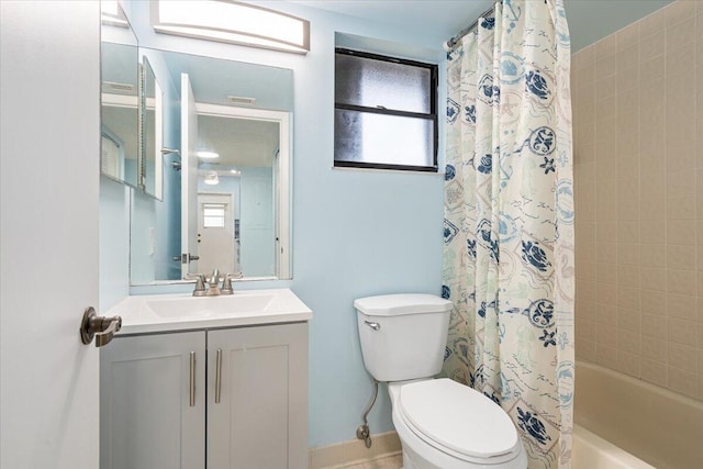 full bath featuring toilet, shower / tub combo with curtain, vanity, and baseboards