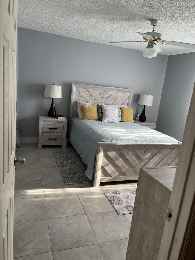bedroom featuring a textured ceiling and a ceiling fan