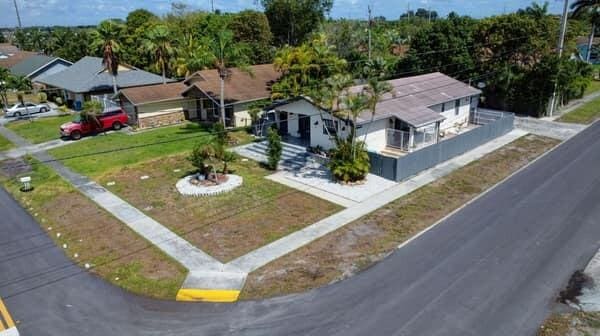 701 SW 1st Ave S, Boynton Beach, FL 33426 - aerial view of property and surrounding area