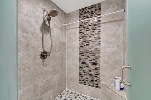 701 SW 1st Ave S, Boynton Beach, FL 33426 - bathroom with a tile shower