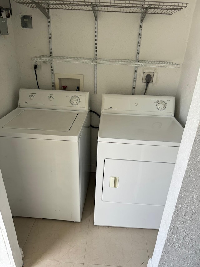 4420 NW 34th St, Lauderdale Lakes, FL 33319 - laundry area with washer and dryer