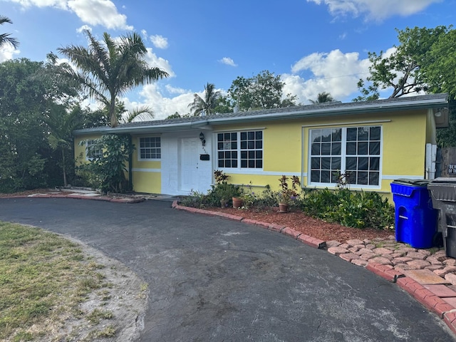 4420 NW 34th St, Lauderdale Lakes, FL 33319 - single story home with stucco siding