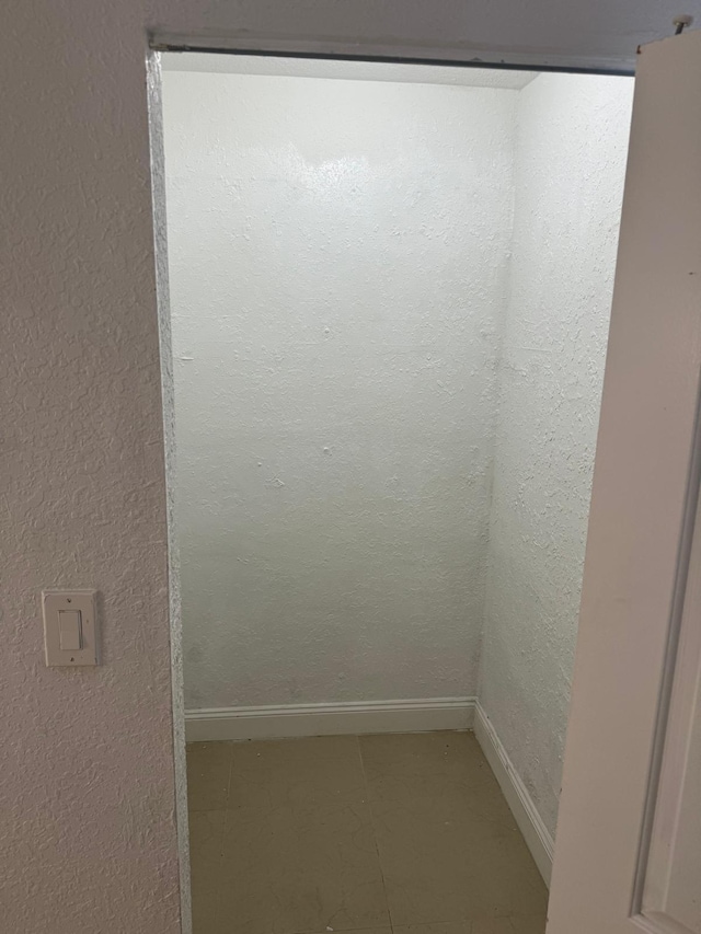 4420 NW 34th St, Lauderdale Lakes, FL 33319 - detailed view of baseboards