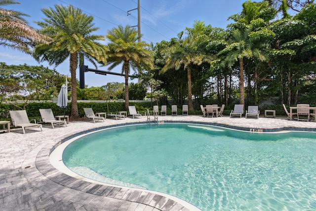 622 Parsons Way, Deerfield Beach, FL 33442 - community pool with a patio