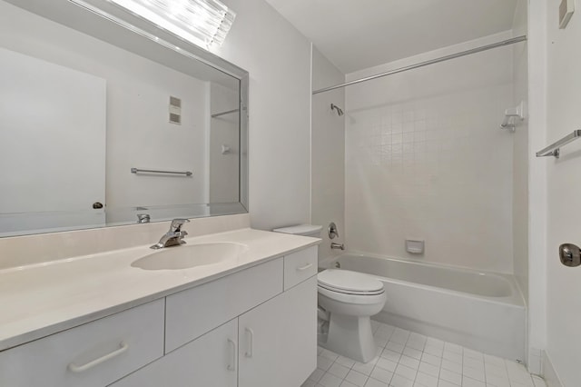 5952 Regal Glen Dr Unit 204, Boynton Beach, FL 33437 - full bath featuring vanity, tile patterned floors, toilet, and tub / shower combination