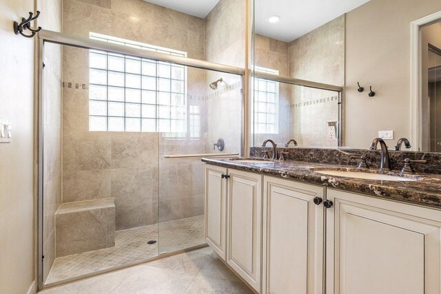 10887 Summerville Way, Boynton Beach, FL 33437 - bathroom featuring tiled shower and plenty of natural light
