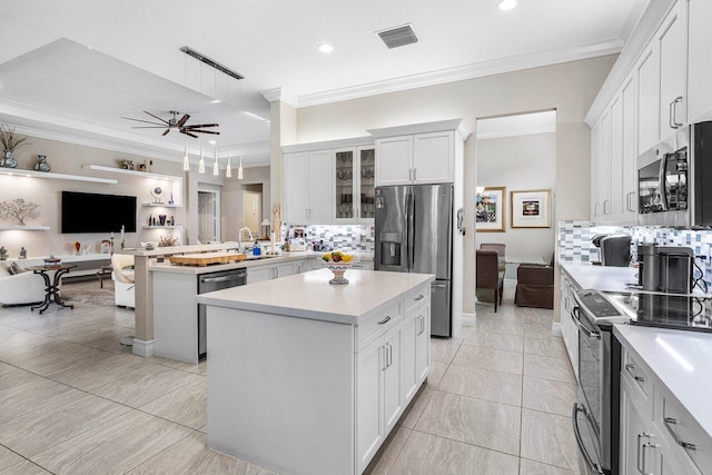 9037 Golden Mountain Cir, Boynton Beach, FL 33473 - kitchen featuring stainless steel appliances, light countertops, tasteful backsplash, open floor plan, and a peninsula