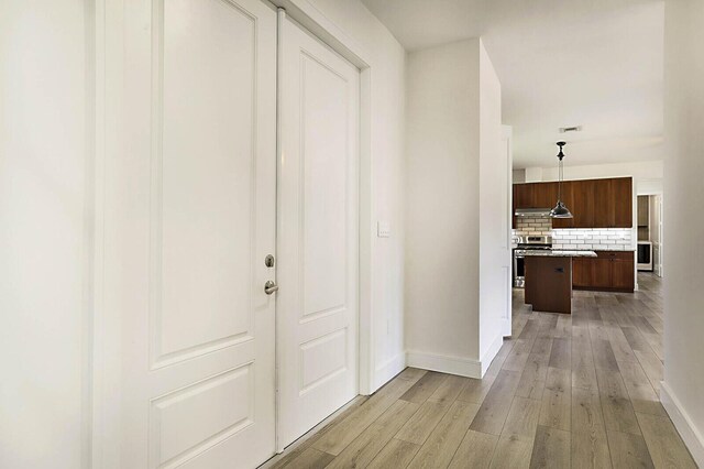2510 Lake Dr N, Boynton Beach, FL 33435 - hall featuring light wood finished floors and baseboards