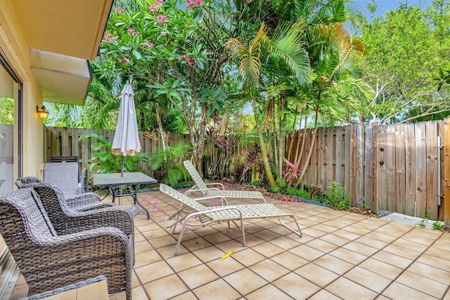2950 SW 22nd Cir Unit 4C, Delray Beach, FL 33445 - fenced backyard featuring a patio area