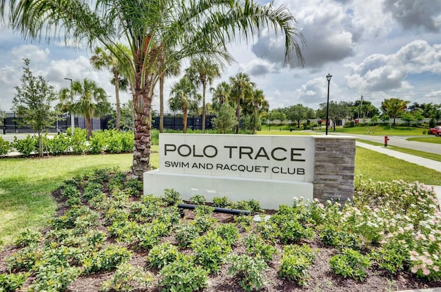 community / neighborhood sign featuring a yard