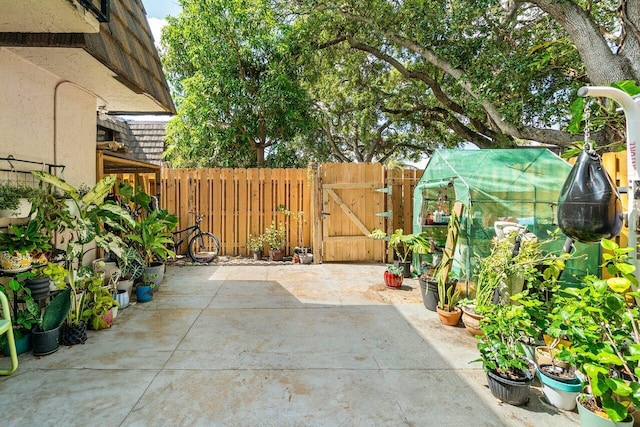 4059 Palm Bay Cir Unit C, West Palm Beach, FL 33406 - view of patio / terrace with a gate and fence