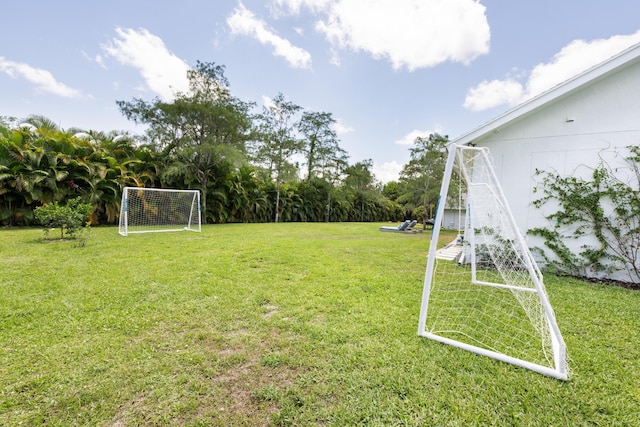 view of yard featuring a sport area